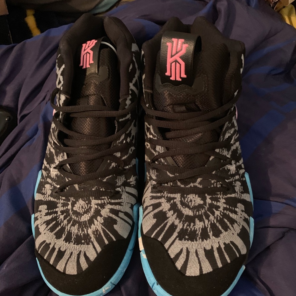 Kyrie 4